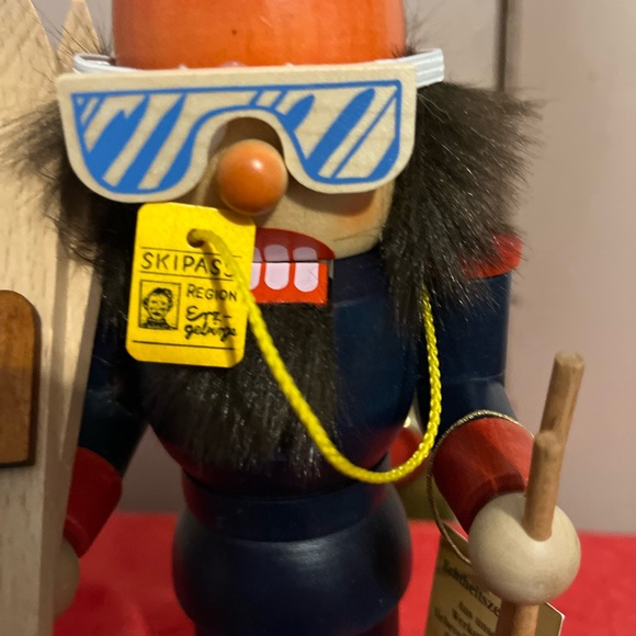 Ski Santa with sunglasses nutcracker - Picture 8 of 13